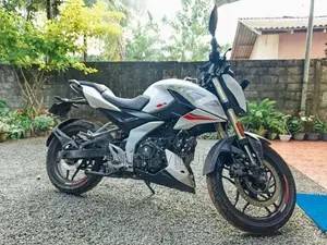 Bajaj Pulsar N160 Premium 2025 Motorbike (Used)