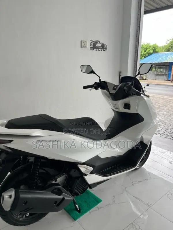 Honda Pcx 2025 Motorbike (Used)