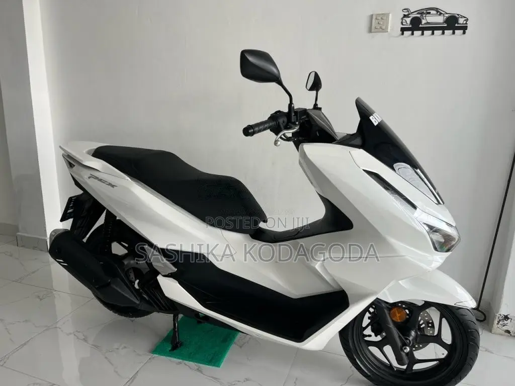 Honda Pcx 2025 Motorbike (Used)