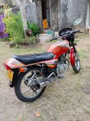 Suzuki GN125 2002 Motorbike (Used)