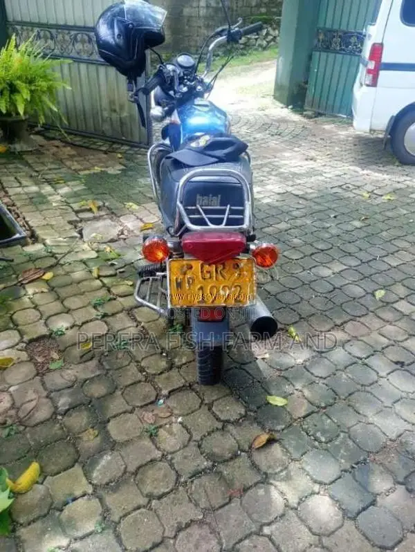 Bajaj Boxer 2002 Motorbike (Used)
