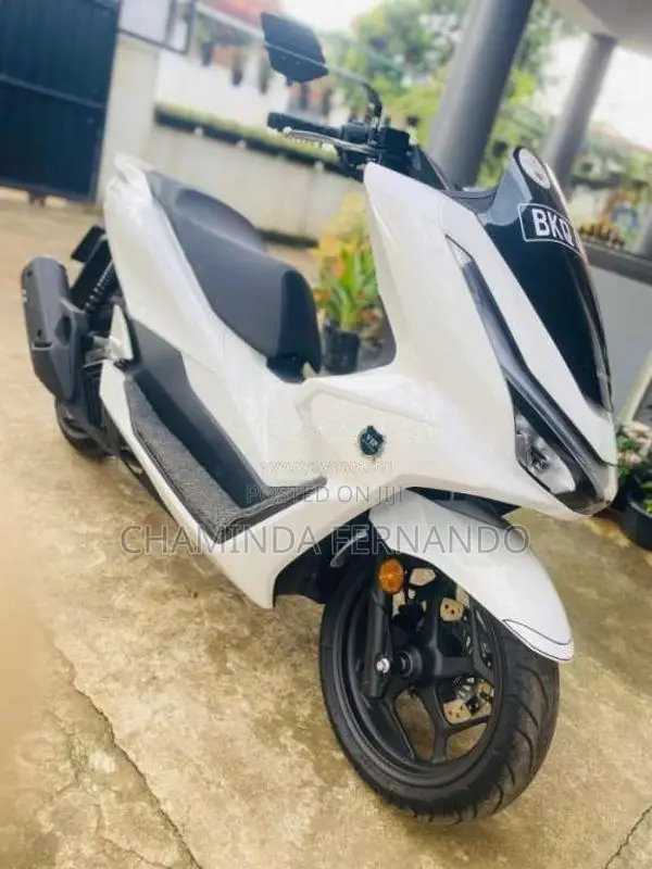 Honda Pcx 2025 motorcycle (Used)