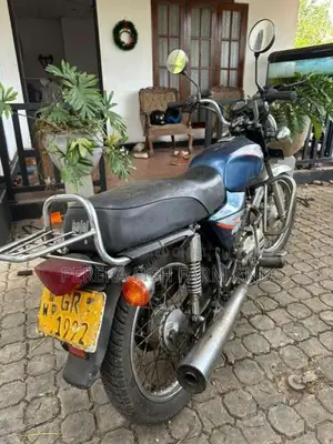 Bajaj Boxer 2002 Motorbike (Used)