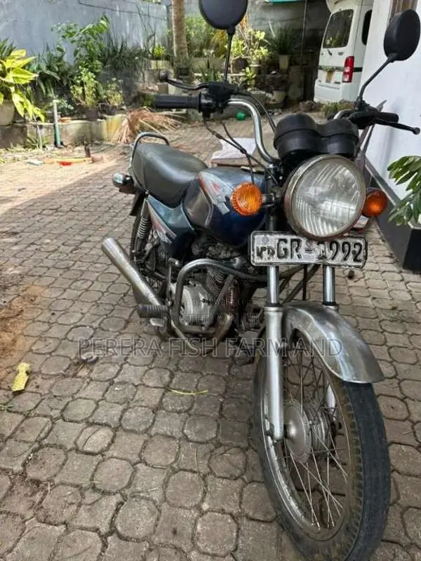 Bajaj Boxer 2002 Motorbike (Used)
