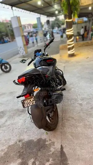 Hero Hunk 2025 Motorbike (Used)