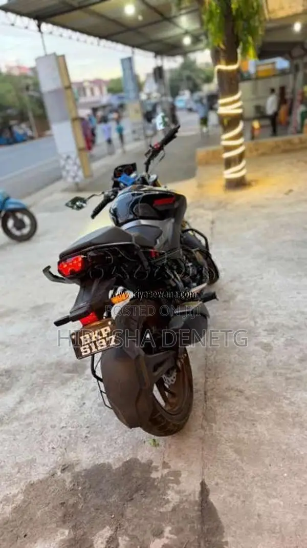 Hero Hunk 2025 Motorbike (Used)