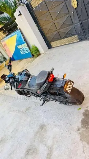 Hero Hunk 2025 Motorbike (Used)