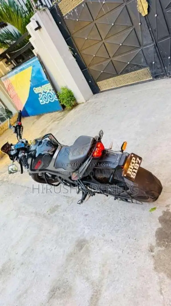 Hero Hunk 2025 Motorbike (Used)