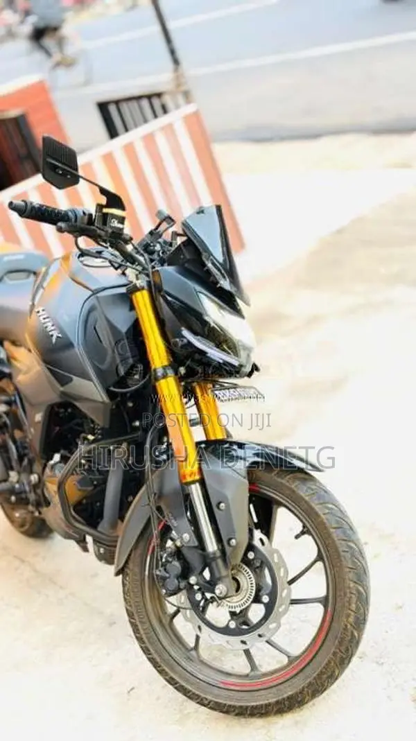 Hero Hunk 2025 Motorbike (Used)