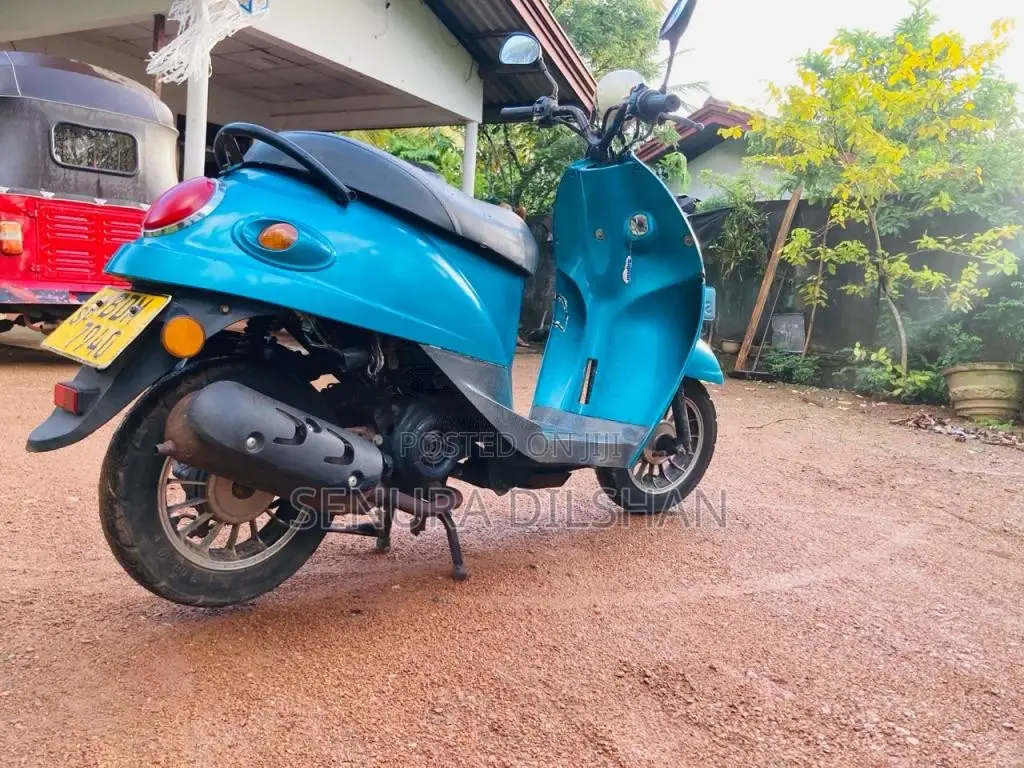 Demak Scooty 2016 Motorbike (Used)