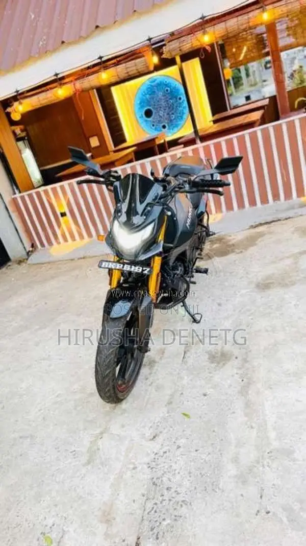 Hero Hunk 2025 Motorbike (Used)