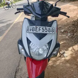 Yamaha Zr 2016 Motorbike (Used)