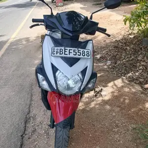 Yamaha Zr 2016 Motorbike (Used)