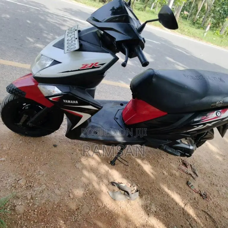 Yamaha Zr 2016 Motorbike (Used)