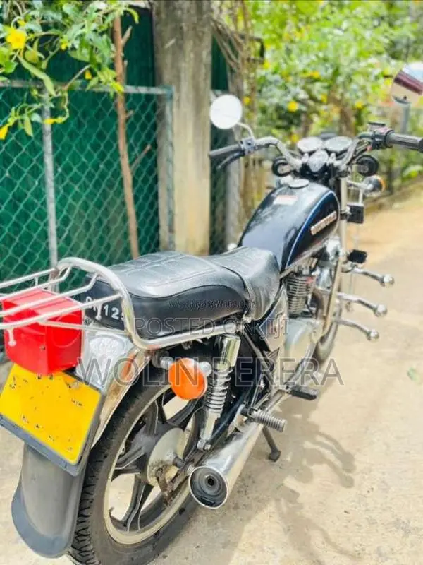 Suzuki GN125 1999 Motorbike (Used)