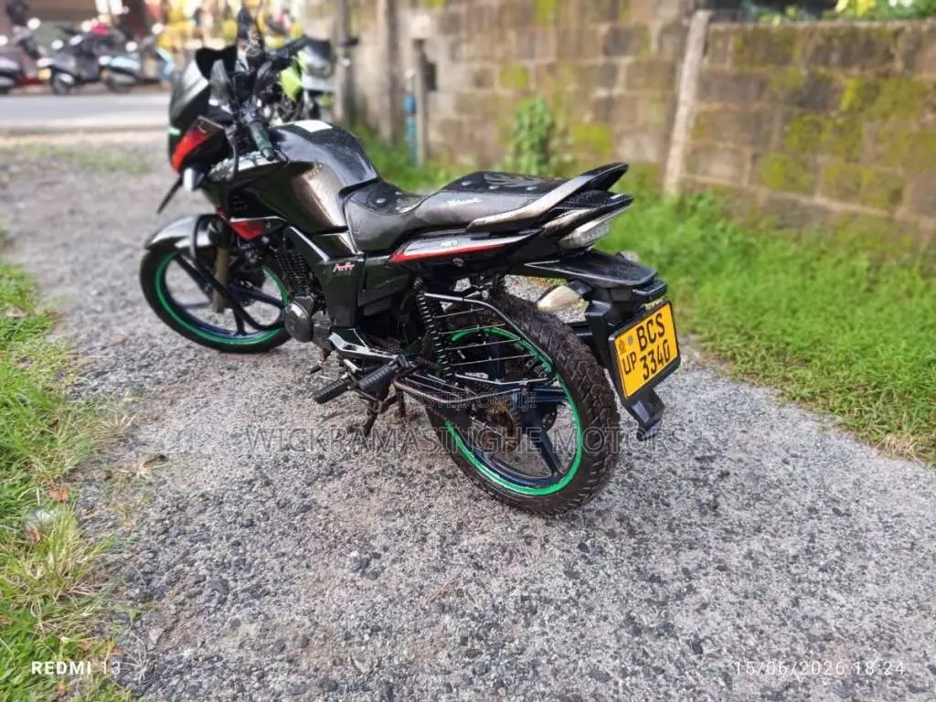 Hero Hunk 2015 Motorbike (Used)