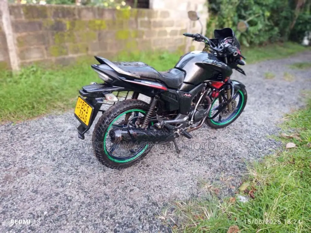 Hero Hunk 2015 Motorbike (Used)