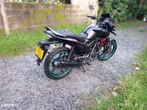Hero Hunk 2015 Motorbike (Used)