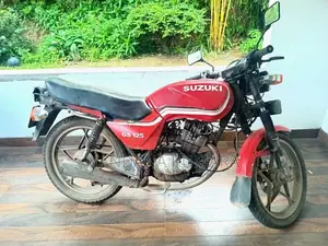 Suzuki GS125 2002 Motorbike (Used)