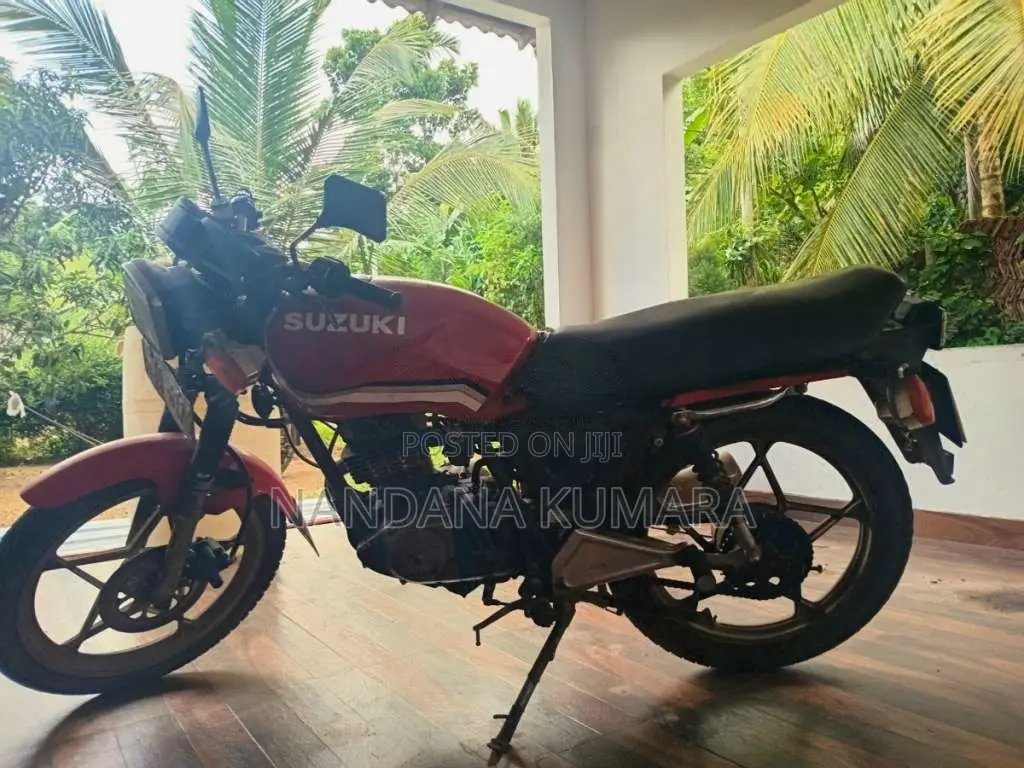 Suzuki GS125 2002 Motorbike (Used)