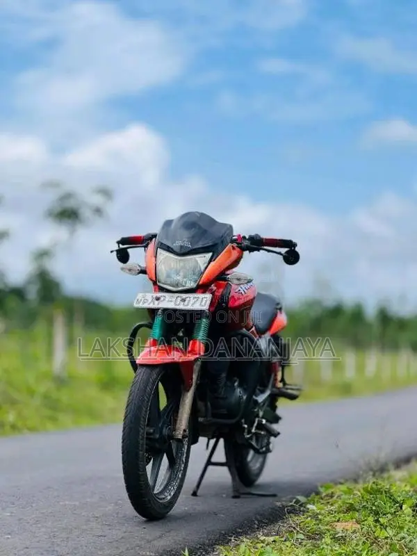 Hero-Honda Hunk 2011 Motorbike (Used)