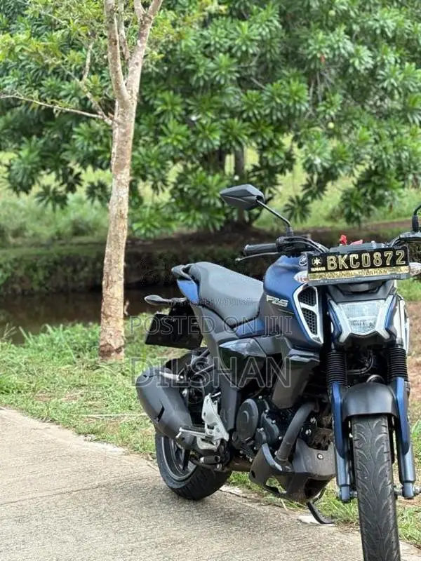 Yamaha V4 2025 Motorbike (Used)