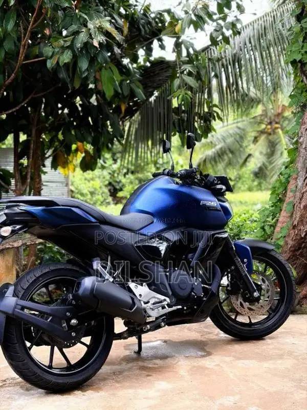 Yamaha V4 2025 Motorbike (Used)
