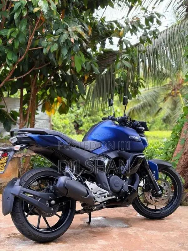 Yamaha V4 2025 Motorbike (Used)