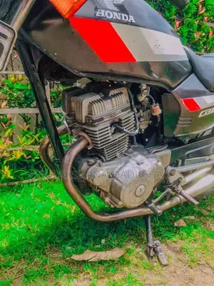 Honda Deluxe 2004 Motorbike (Used)