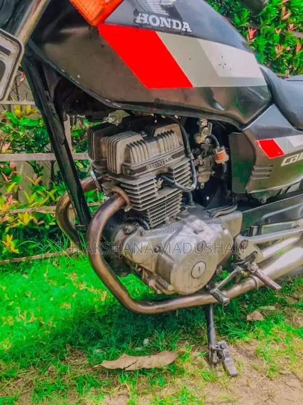 Honda Deluxe 2004 Motorbike (Used)
