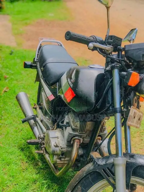 Honda Deluxe 2004 Motorbike (Used)