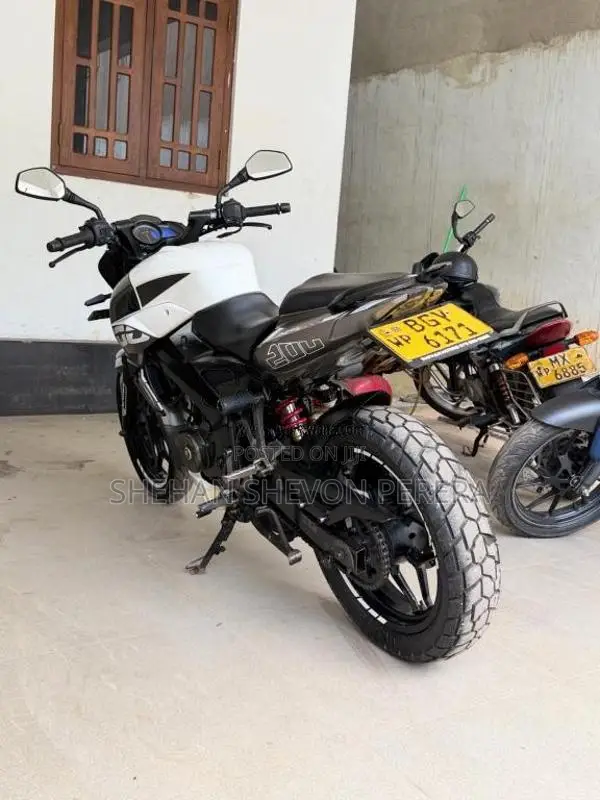 Bajaj Pulsar NS200 2018 Motorbike (Used)