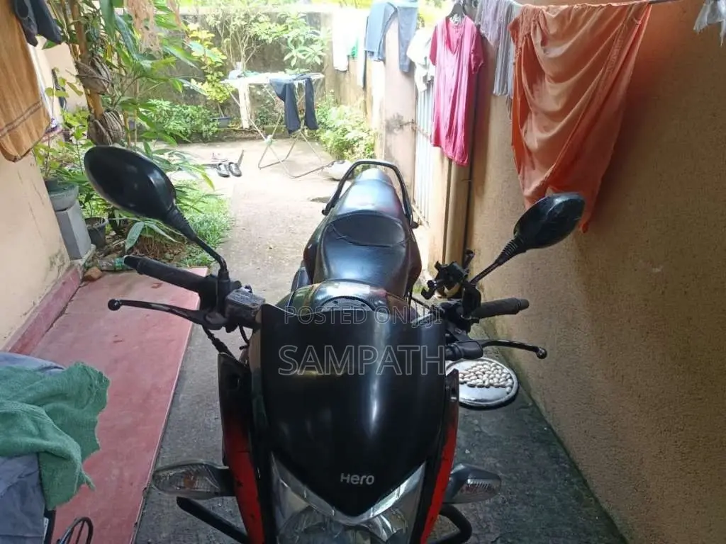 Hero Hunk 2016 Motorbike (Used)