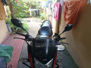 Hero Hunk 2016 Motorbike (Used)
