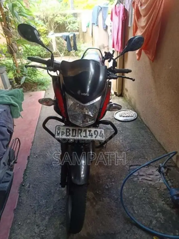 Hero Hunk 2016 Motorbike (Used)