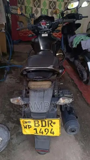Hero Hunk 2016 Motorbike (Used)