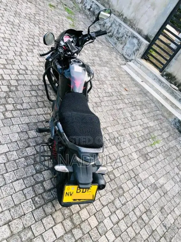 Hero-Honda Hunk 2015 Motorbike (Used)
