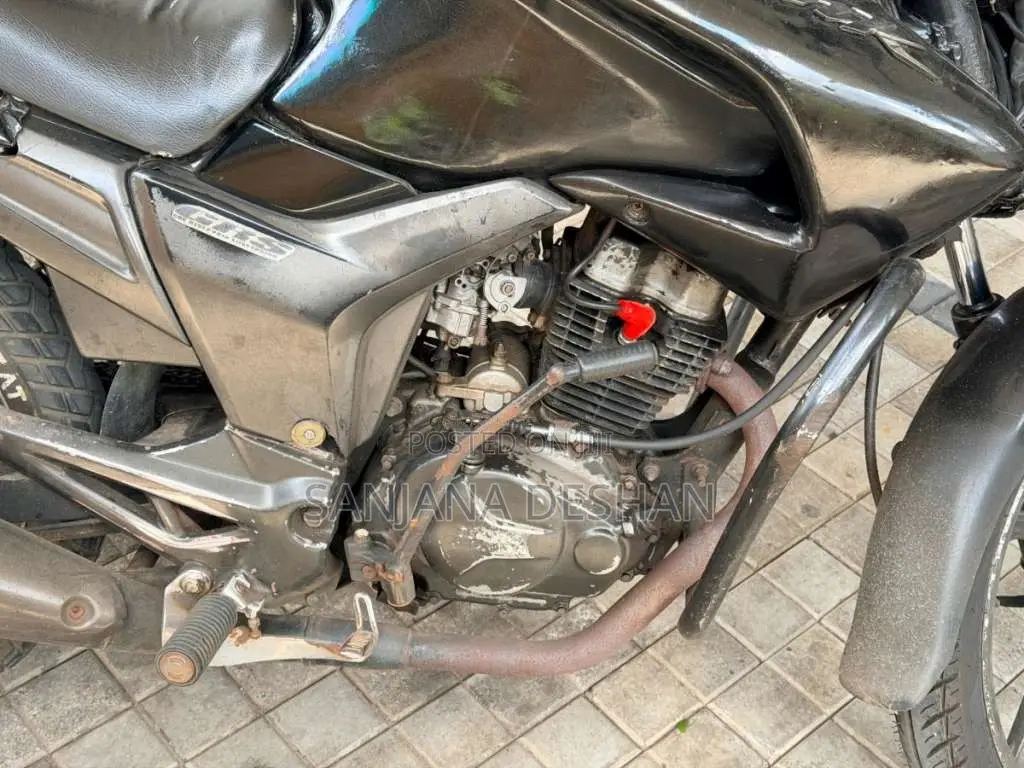 Hero-Honda Hunk 2010 Motorbike (Used)