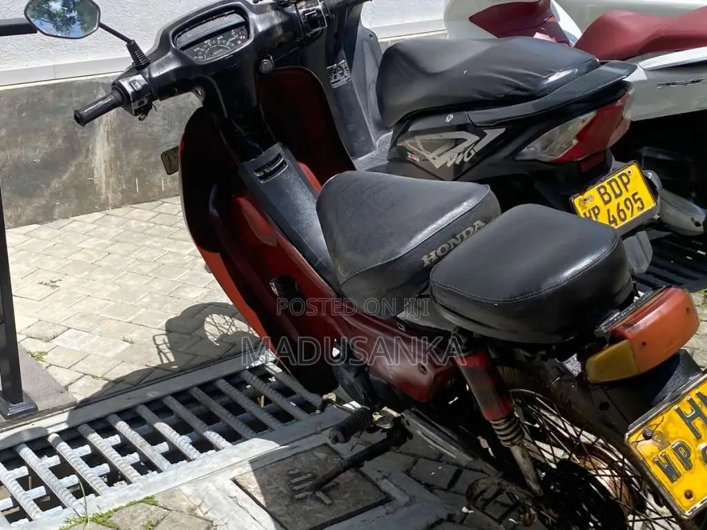 Kinetic Safari 2003 Motorbike (Used)