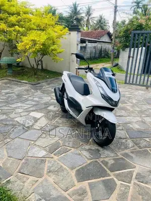 Honda Pcx 2025 Motorbike (Used)