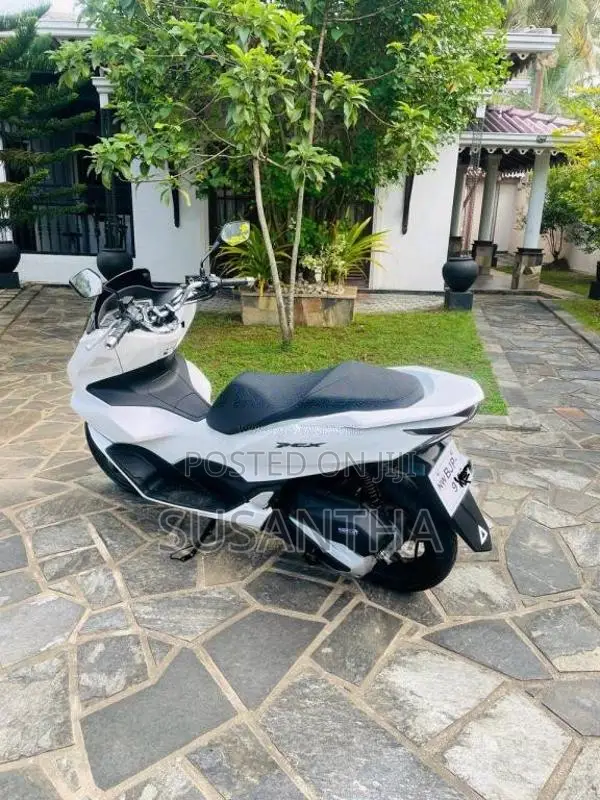 Honda Pcx 2025 Motorbike (Used)