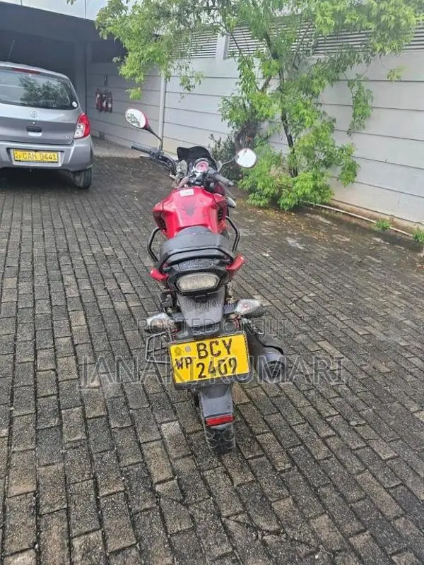 Hero-Honda Hunk 2016 Motorbike (Used)
