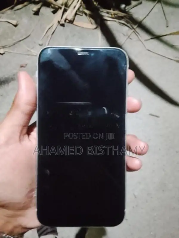 Apple iPhone XR (Used)