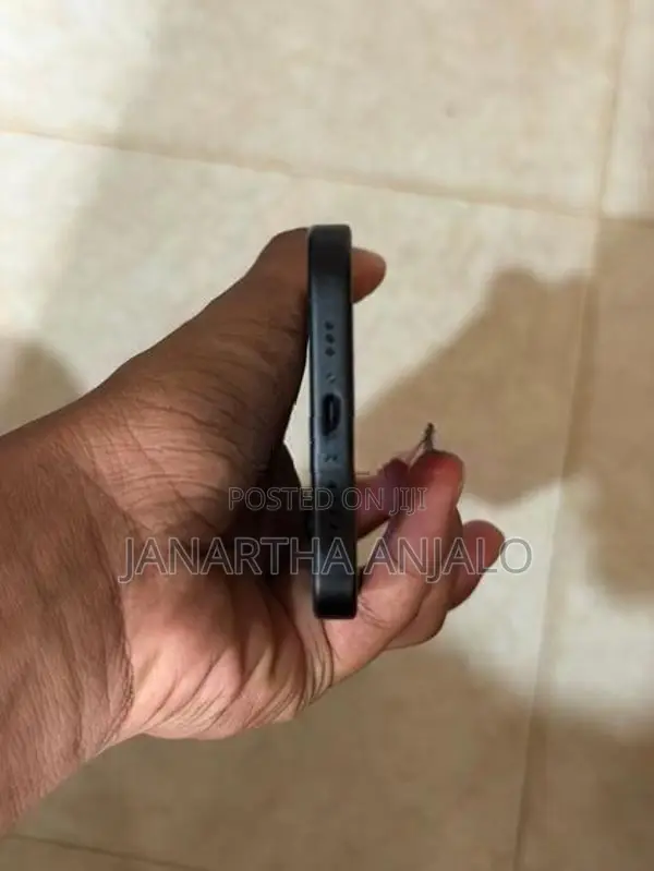 Apple iPhone 16 (Used)