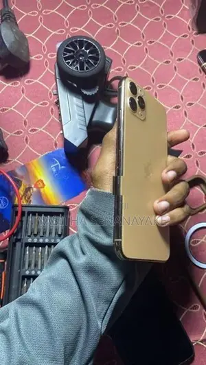 Apple iPhone 11 Pro Max i phone (Used)