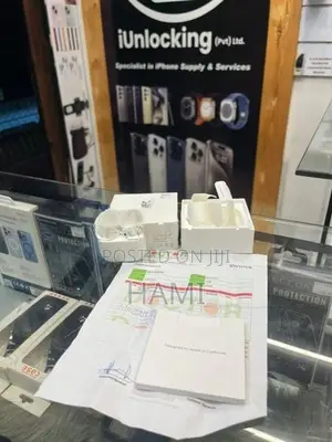 Apple AirPods 4 ANC