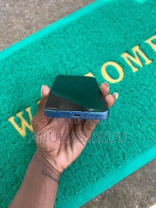Apple iPhone 13 (Used)