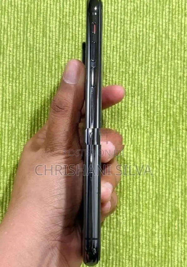 Apple iPhone XS (Used)