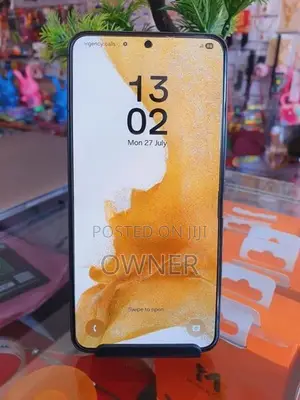 Samsung Galaxy S22 5G (Used)