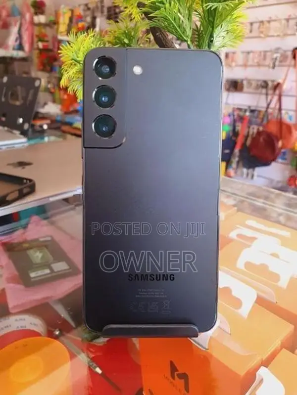 Samsung Galaxy S22 5G (Used)